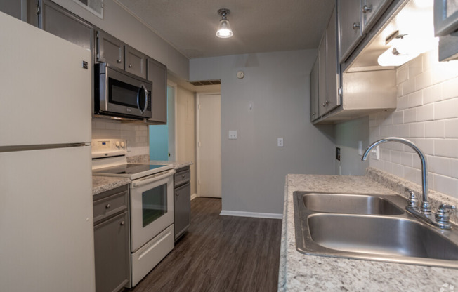 1 bed, 1 bath, 616 sqft, $878, Unit 10