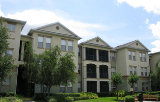 Beautiful ground floor unit in the Lakes of Windermere!