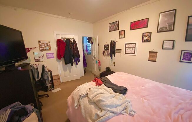 4 beds, 2 baths, 2,000 sqft, $2,200, Unit Front / A