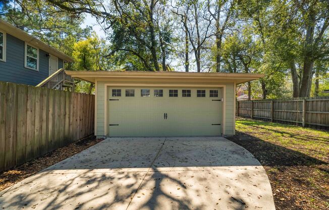 Heart of the Historic District but Newer Built!