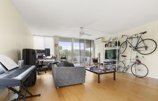 60 Babcock St