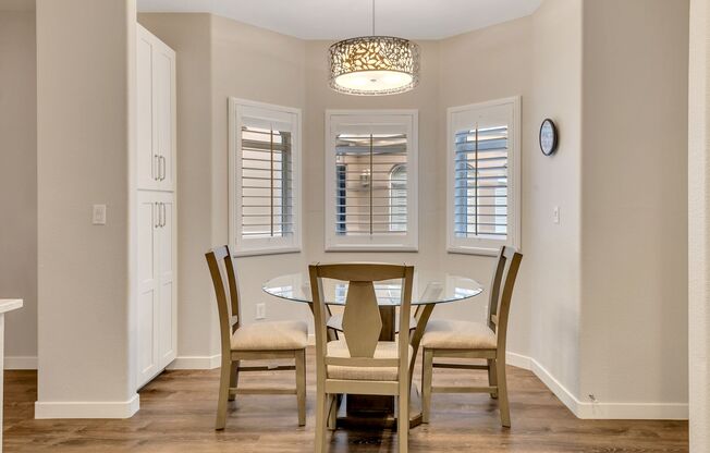 Remodeled and Stunning Furnished McCormick Ranch Condo!