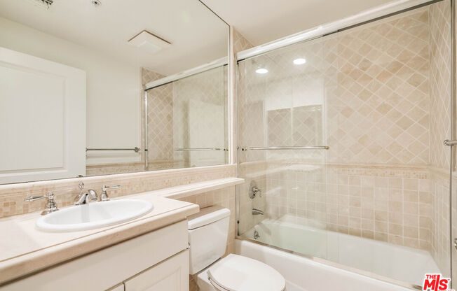 2306 Fox Hills Dr Apt 302