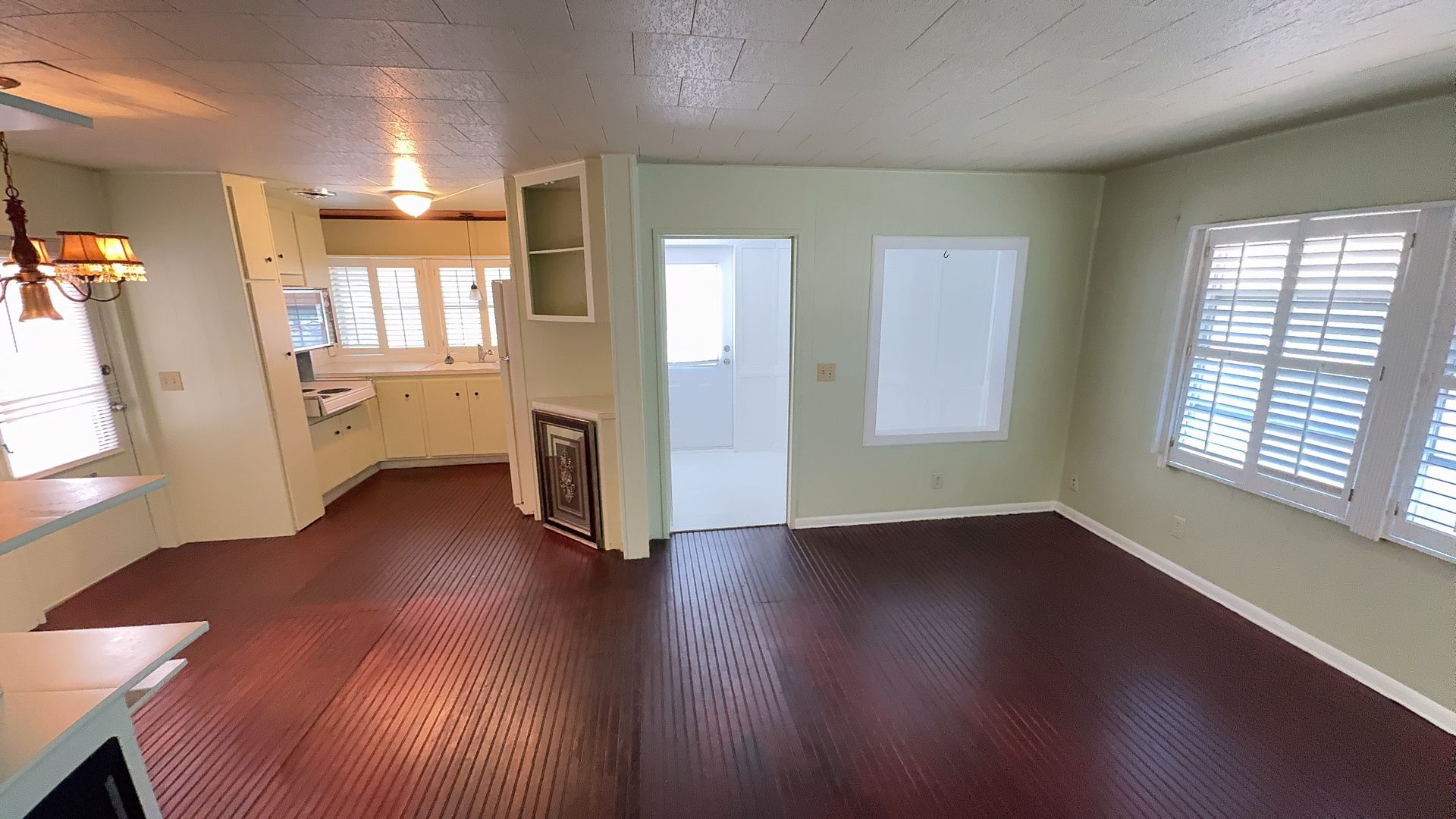 Beautiful 1 bedroom 1 bath Manufactured home for rent in Regency Cove, a 55+ gated community.