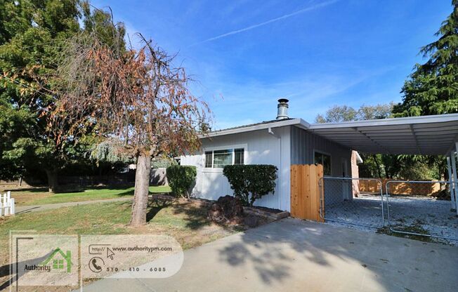 155 Mary Lane - Two Spacious Living Rooms with Wood Burning Stoves, Red Bluff Property