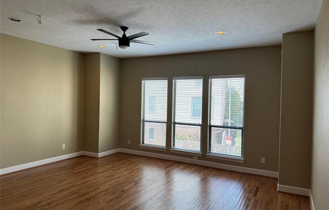 1711 STACY CRES