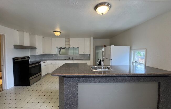 Cozy 4 bed 2 bath home in South Seattle