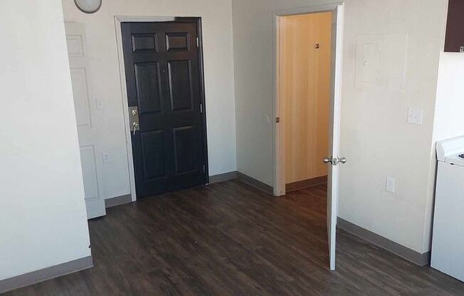 1 bed, 1 bath, 412 sqft, $900, Unit 304