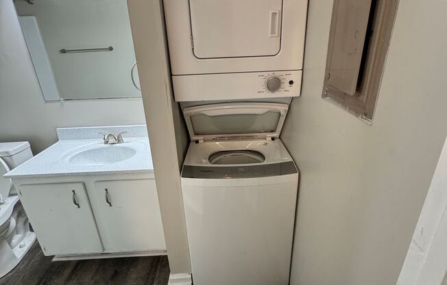 1 bed, 1 bath, 730 sqft, $1,075, Unit 61W