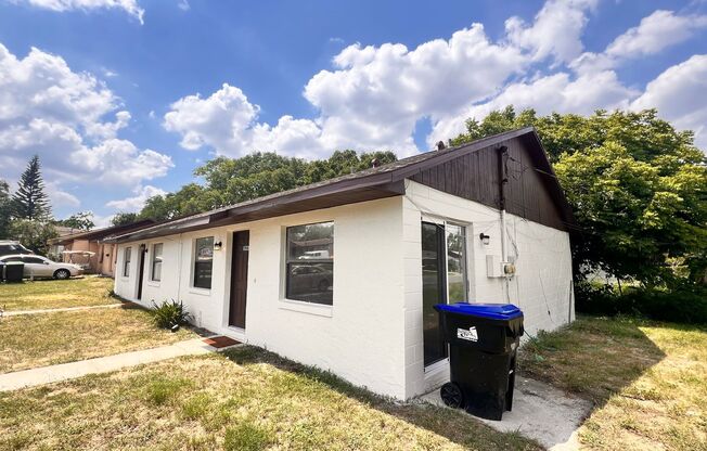 Spacious 2 Bed / 1 Bath Duplex in West Orlando