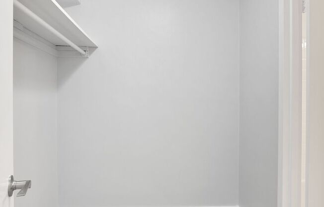 Studio, 1 bath, 405 sqft, $1,675, Unit 806