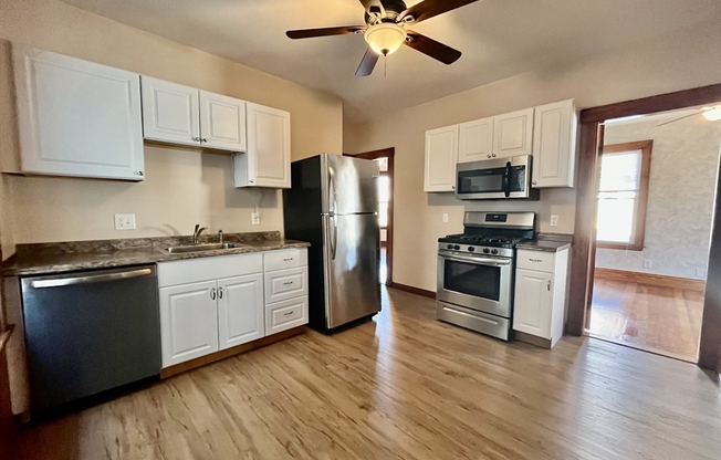 3 beds, 1 bath, 1,245 sqft, $2,800, Unit 22