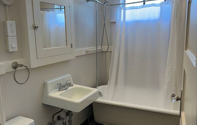 1 bed, 1 bath, 550 sqft, $1,225, Unit 23
