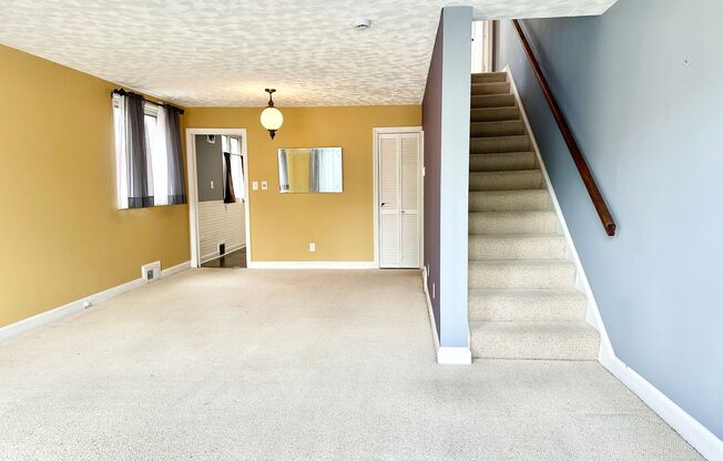 Charming 3-bedroom, 1.5-bathroom! Pets Welcome! Parking!