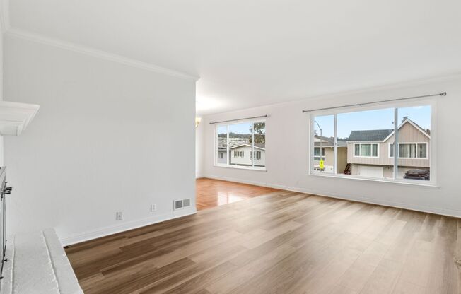Wonderful Top-Floor Flat Providing Comfort & Convenience
