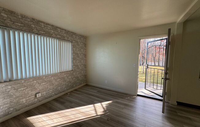 1 bed, 1 bath, $995, Unit # FRONT