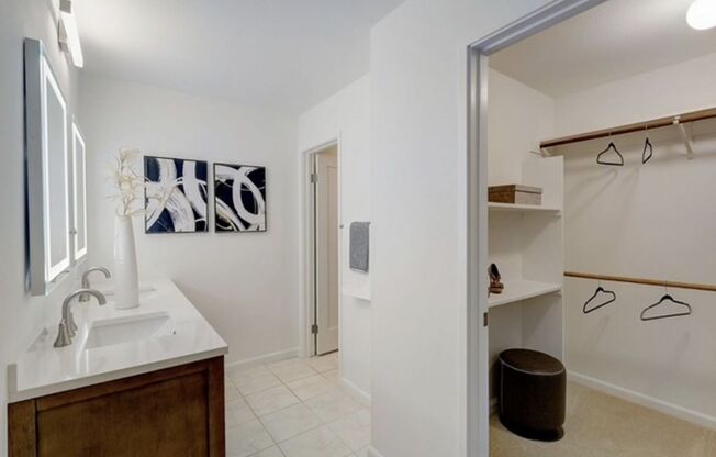 2 beds, 2 baths, $4,800, Unit #286