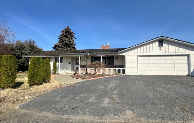Chestnut Ave 3 br 2.5 ba, double garage, lawn mowing provided