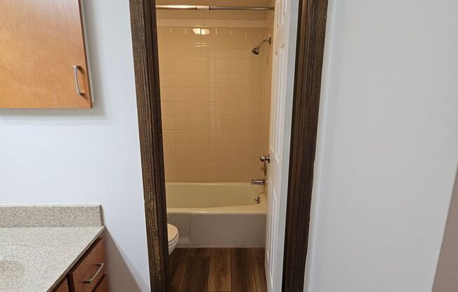 2 beds, 1.5 baths, 950 sqft, $1,425, Unit 17 - 102