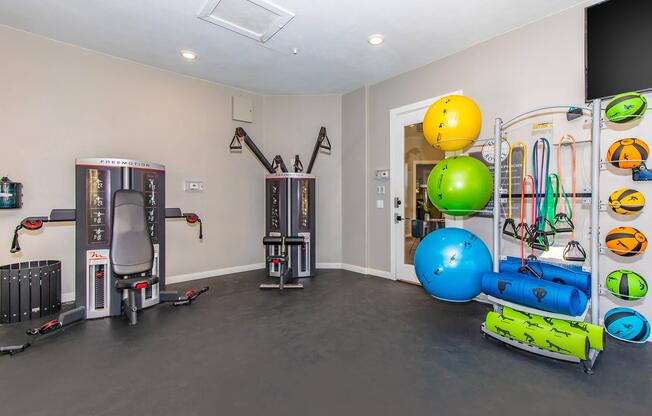 A STATE-OF-THE ART FITNESS CENTER TO KEEP YOU ENERGIZED