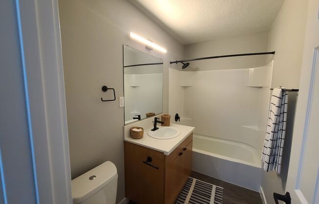 2 beds, 1 bath, 950 sqft, $2,795, Unit 1722-8