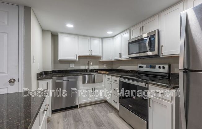 2207 AURORA DR