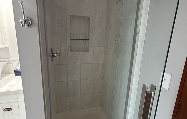 1 bed, 1 bath, 1,005 sqft, $1,695, Unit 203