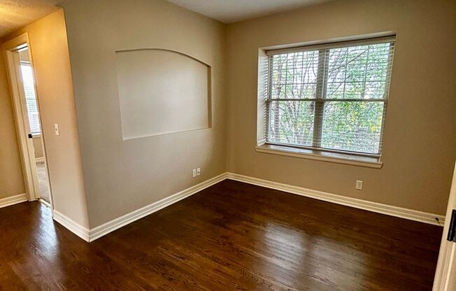 2 beds, 1 bath, 800 sqft, $1,195, Unit 601 - Unit 305 B800