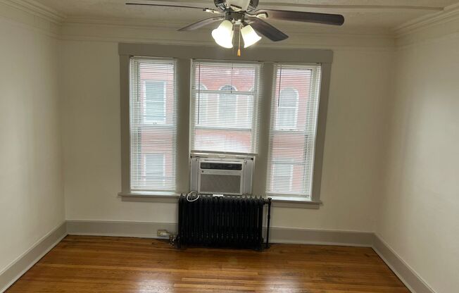 2 beds, 1 bath, $1,395, Unit 702 S 38th Street-Unit 7