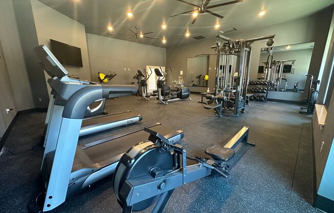 2 beds, 1 bath, 925 sqft, $1,700, Unit M103