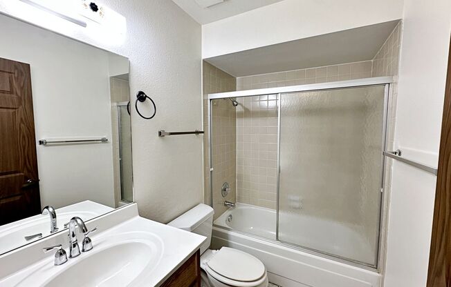 2 beds, 2 baths, $1,400