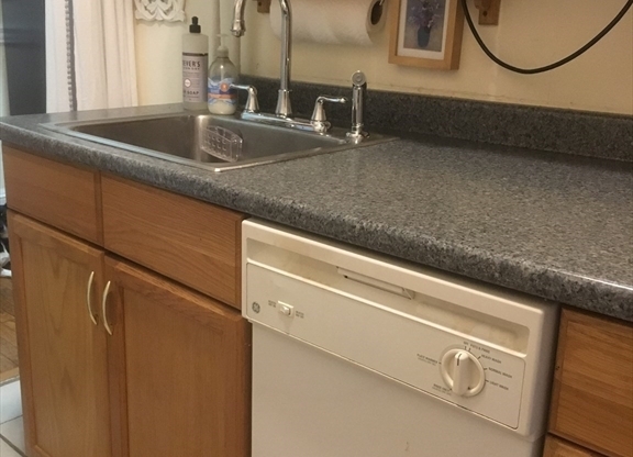 1 bed, 1 bath, 1,000 sqft, $2,200, Unit 18