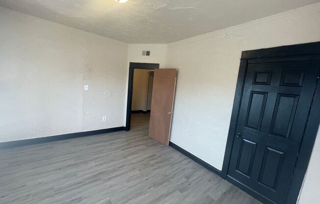 4 beds, 2 baths, $1,850, Unit 5400-2