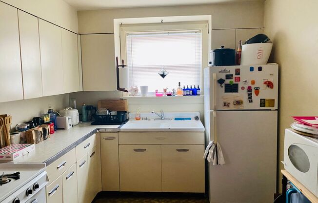 2 beds, 1 bath, $1,550