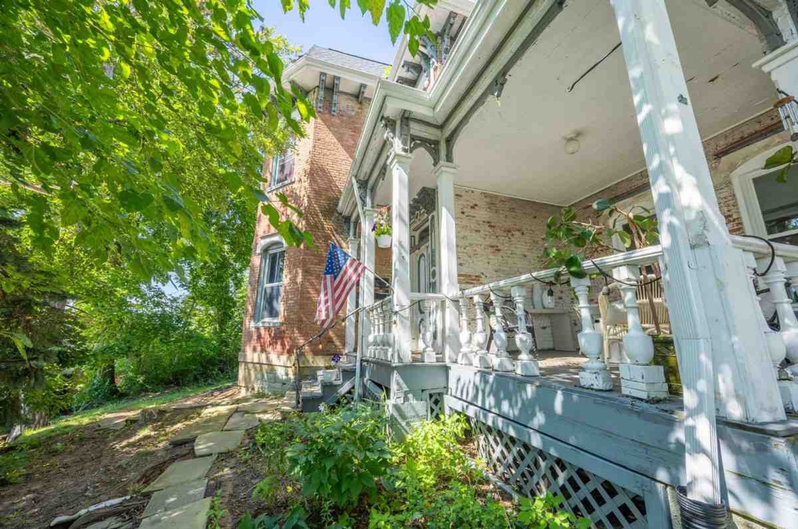991 Leon Road