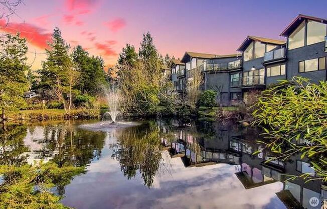 Beautiful 2 bed, 1 bath Shoreline Condo, $1850/mo.