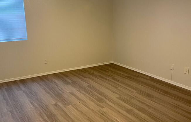 2 beds, 1 bath, 875 sqft, $1,400, Unit OCR-145