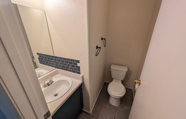 2520 SIERRA LUNA AVE #102