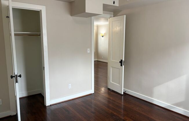 Carberry Apartments (3910 Cass St.)