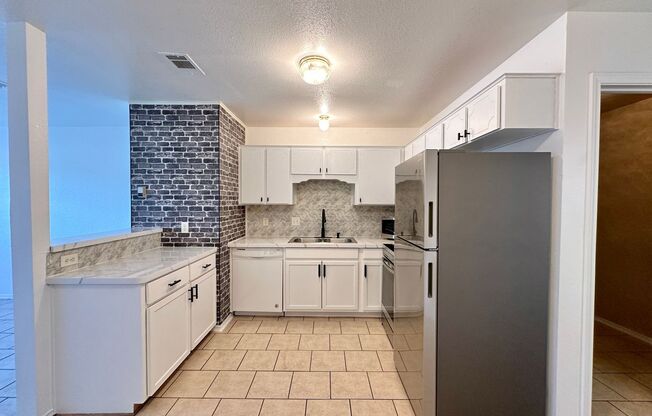 2 beds, 1.5 baths, 1,235 sqft, $895, Unit 4300 C July