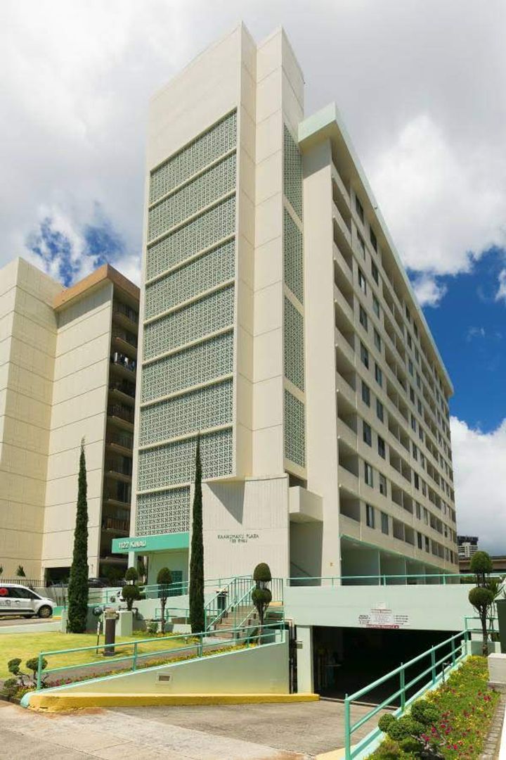 1 Bedroom 1 Bathroom 1 Parking in Makiki