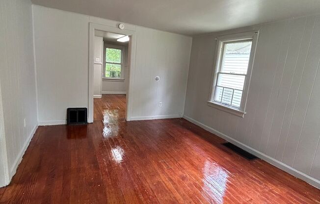 2 beds, 1 bath, $790