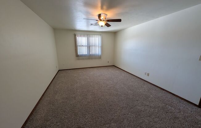 2 beds, 2 baths, 1,034 sqft, $1,279, Unit 1401 028