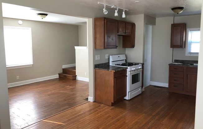 2 beds, 1 bath, $900