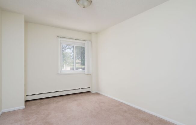 2 beds, 1 bath, 900 sqft, $1,325, Unit 301