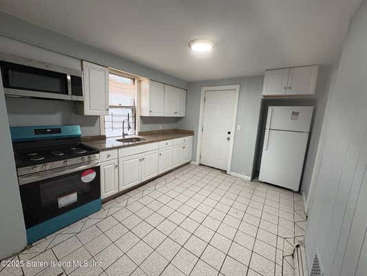 108 SHARPE AVE