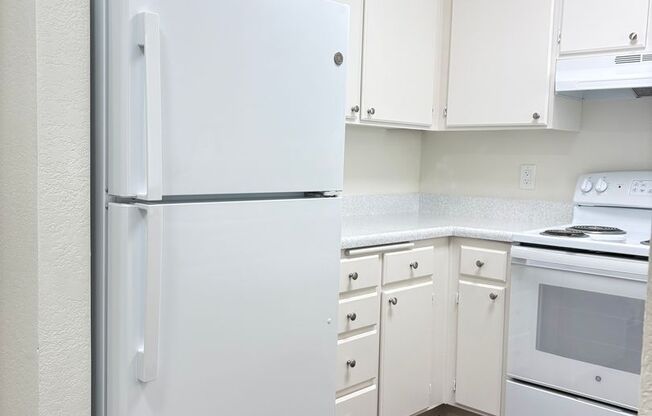 2 beds, 2 baths, 900 sqft, $2,695, Unit 415