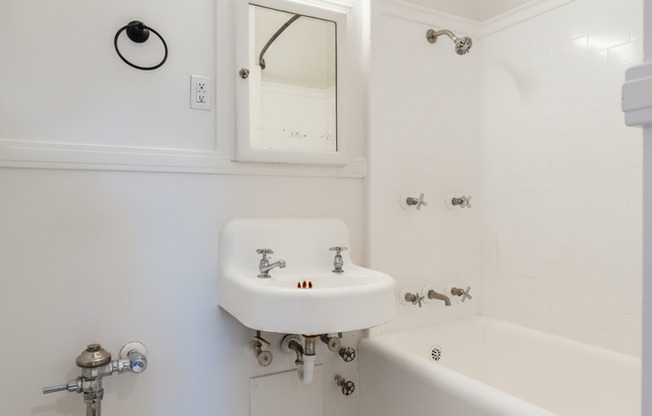 1 bed, 1 bath, 760 sqft, $2,200, Unit 501