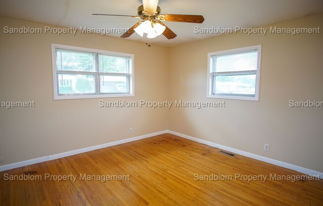 3 beds, 1.5 baths, $1,300