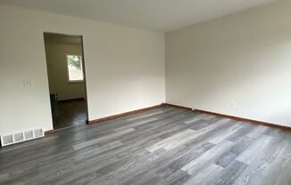 3 beds, 1.5 baths, $1,095, Unit 857 Byron Ave.